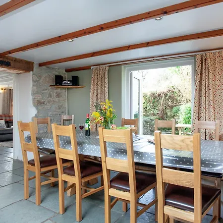 Holiday home The Farm House Porkellis